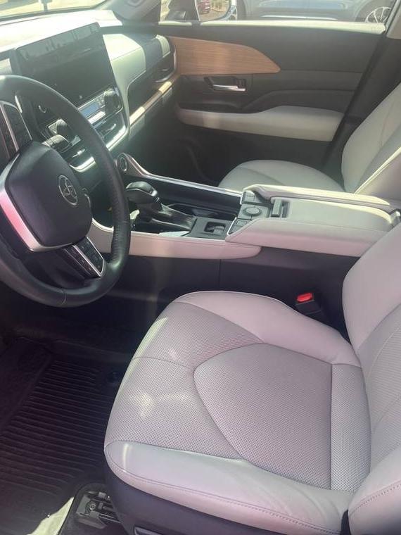 TOYOTA GRAND HIGHLANDER 2024 5TDAAAA54RS011594 image